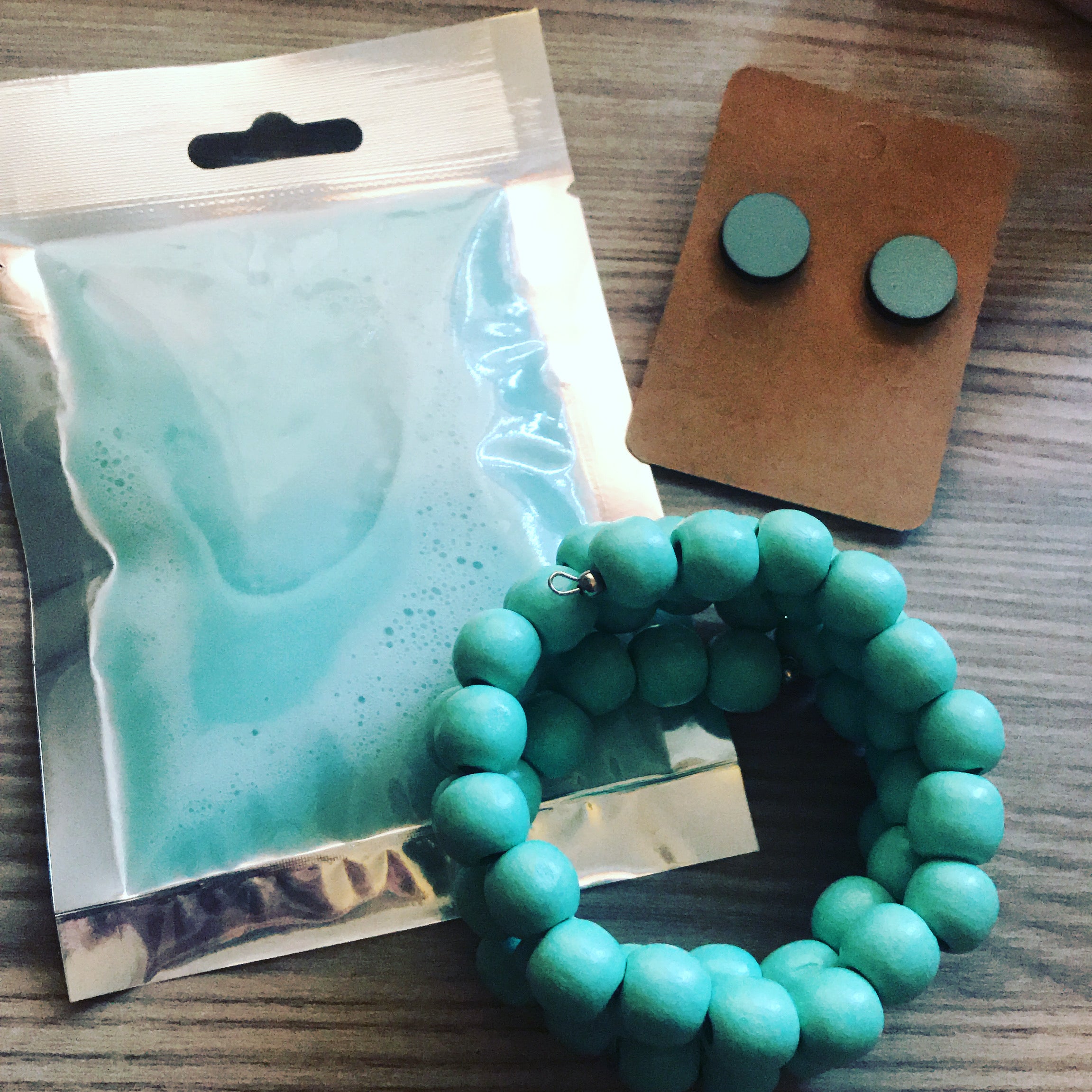 Combo set with Body Wash Sachet, Bracelet Piece and Earrings