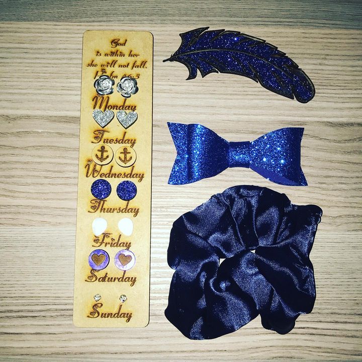 1x 7 Days of The Week Cosmetic Earring Stud Collection, 1x Silk Hair Scrunchie, 1x Glitter Feather Hair Clip and 1x Medium Hair Bow Combo Set