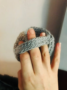 Reusable cotton rounds with easy hold