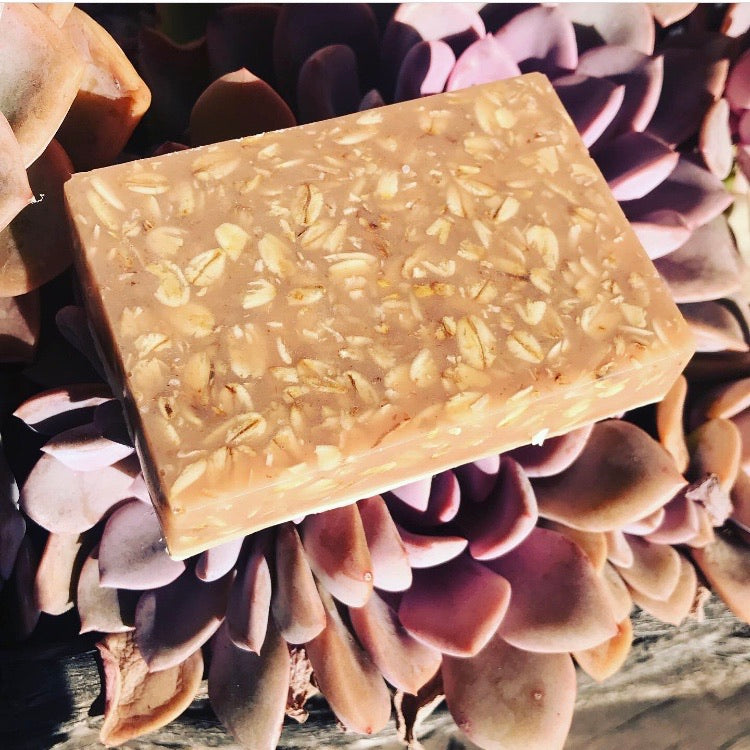 100g handmade oats, honey and vanilla soap
