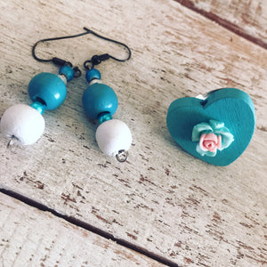 Set of earrings and vintage style ring