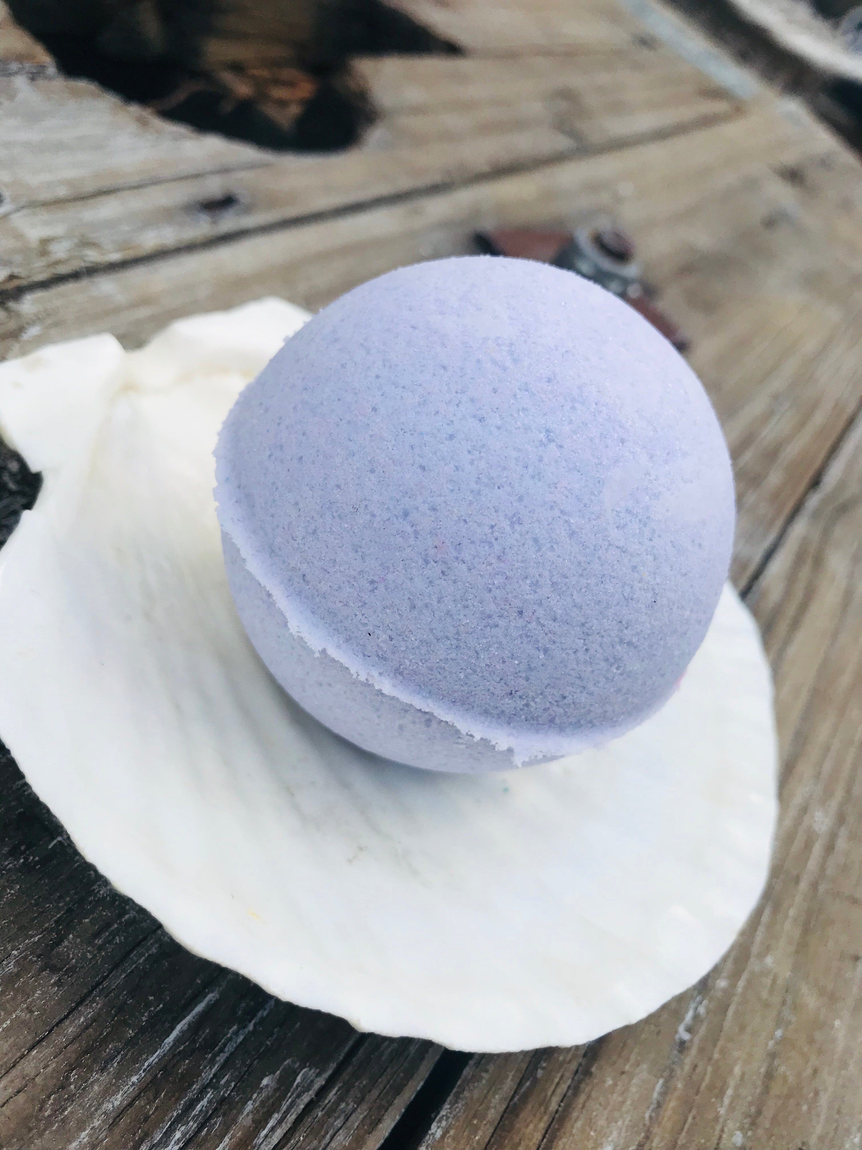 Honey, Oats and Vanilla scented large bath bomb