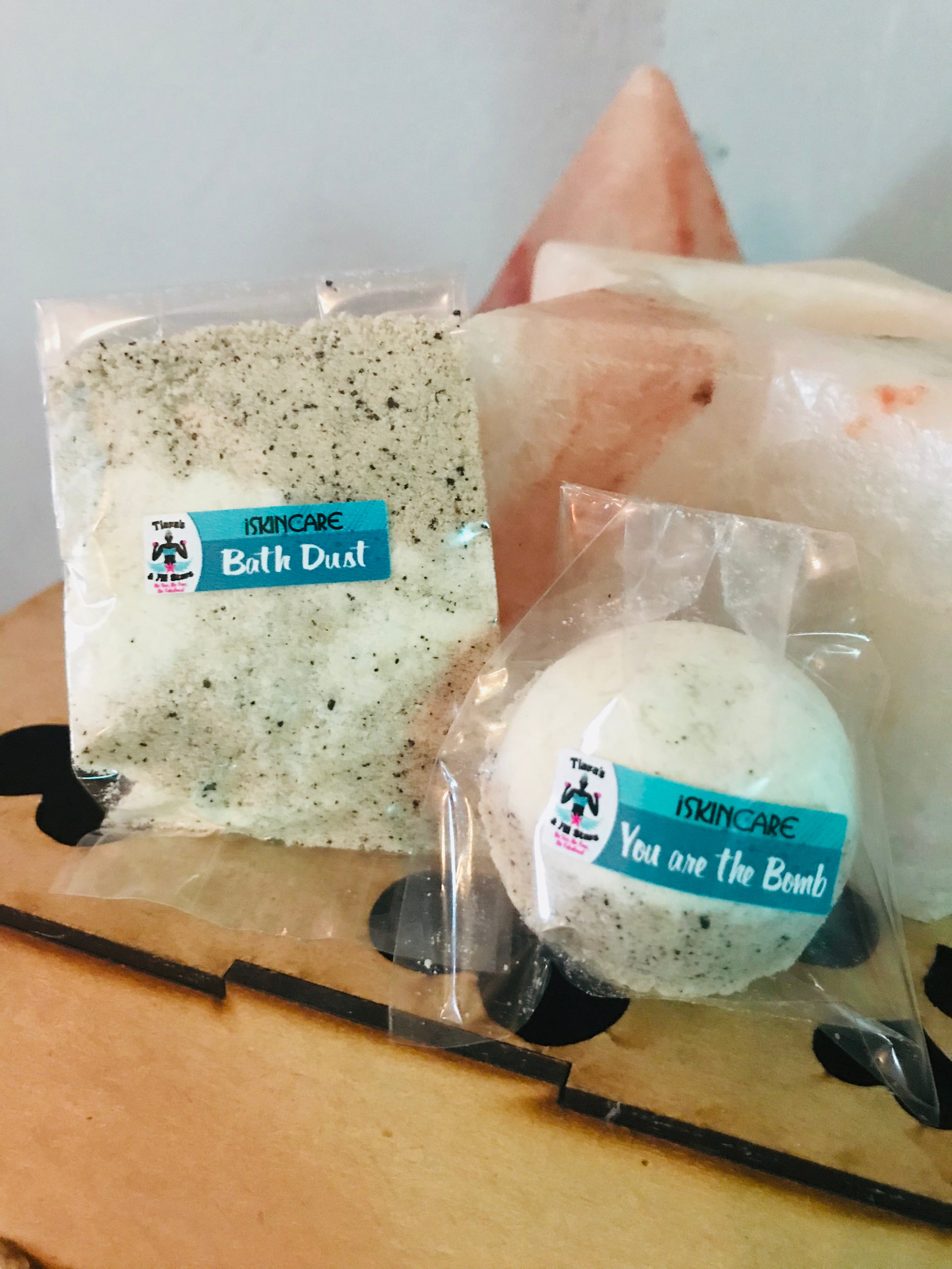Mini Vanilla Latté bath bomb and Foamy Vanilla latté bath dust set